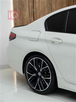 بی ئێم دەبڵیو سیریەس 5